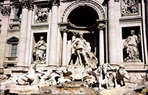 Images Dated 9th May 2007: Rome, overview of the Fontana di Trevi, transition style from baroque to classical
