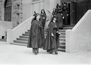 Descending Prints: Romola Dahlgren, between c1910 and c1915. Creator: Bain News Service