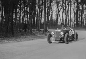 Cars Collection: Ron Hortons MG Magnette K3 at Coppice Corner, Donington Park, Leicestershire, 1933