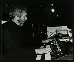 Hertfordshire Gallery: Ron Lohn playing the electronic organ at The Bell, Codicote, Hertfordshire, 22 February 1981