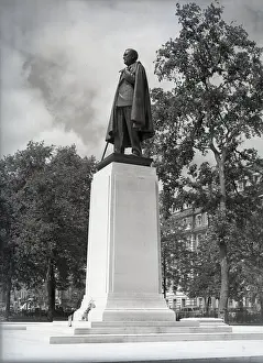 Dick Prints: Roosevelt Memorial, London, c1955. Creator: Arthur Charles Kirby Ware