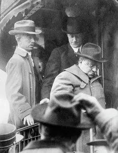 Presidential Campaign Prints: Roosevelt reaches Oyster Bay, 1912. Creator: Bain News Service