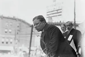 Roosevelt Teddy Prints: Roosevelt speaking outside, Yonkers, NY, 1910. Creator: Bain News Service
