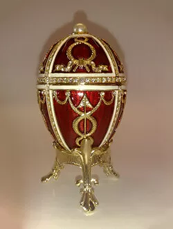 Alexandra Fyorodovna Collection: The Rosebud egg, 1895. Artist: Perkhin, Michail Yevlampievich, (Faberge manufacture) (1860-1903)
