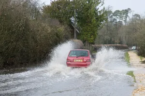 Flooding Prints: Rover Metro driving through floods at Beaulieu 2008