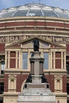 Royal Albert Hall Gallery: Royal Albert Hall, Kensington, London, 2 / 9 / 10. Creator: Ethel Davies; Davies, Ethel