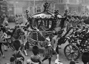 Beefeaters Prints: The royal coach on its way to open parliament, London, 1926-1927