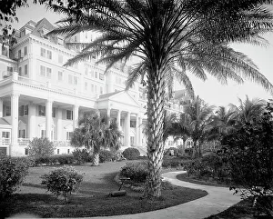 The Royal Poinciana Hotel, entrance, Palm Beach, Fla. 1902. Creator: Unknown