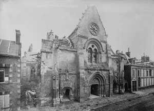 Roye - Facade of Church of St. Pierre, between c1915 and 1918. Creator: Bain News Service