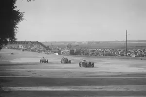 Rubber Duck, Austin 7 of LP Driscoll, leading two MG Cs, BRDC 500 Mile Race, Brooklands, 1931
