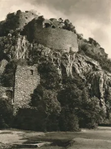 Baden Wurttemberg Prints: The ruins of the Hohentwiel, 1931. Artist: Kurt Hielscher