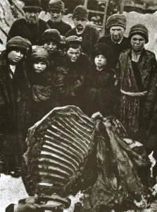Carcass Prints: Russian peasants, late 19th century