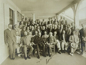 Journalist Collection: Russians & newspaper men - Sergei Witte, Baron Rosen with their suite and newspaper men, 1905