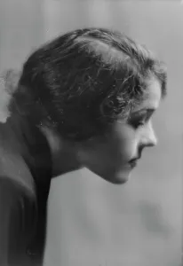 Rutland, Belle, Miss, portrait photograph, 1914 Aug. 31. Creator: Arnold Genthe