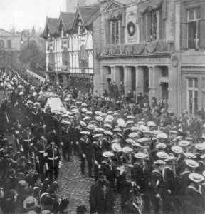 Mourner Prints: Sailors pulling the gun carriage carrying the coffin of Queen Victoria