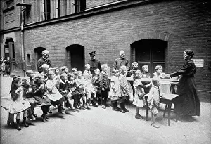 Hungry Prints: Salvation Army feeding Berlin children