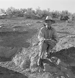 Straw Hat Collection: Sam Cates from Oklahoma, Cow Hollow farmer, Malheur County, Oregon, 1939. Creator: Dorothea Lange
