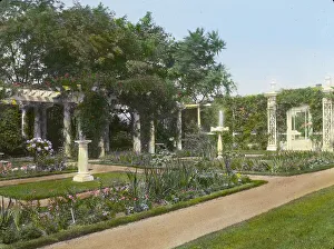 Trellis Prints: Samuel Knopf house, Lawrence, New York, c1913. Creator: Frances Benjamin Johnston