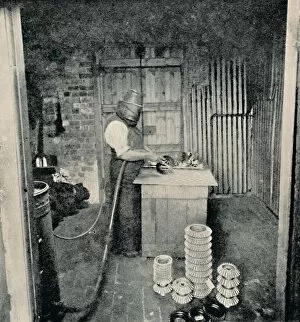 Factory Worker Gallery: Sand-blasting Gear Wheels, c1917
