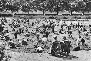 Child Gallery: Sand pit, Bishops Park, Fulham, London, 1926-1927