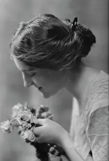 Sauer, Norma, Miss, portrait photograph, 1914 Aug. 15. Creator: Arnold Genthe