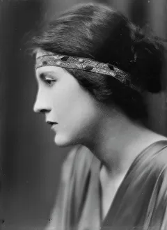Chile Prints: De Saulles, J.L. Mrs. portrait photograph, 1915 June. Creator: Arnold Genthe