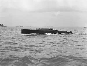 Saunders Gallery: Saunders motor launch under way, 1914. Creator: Kirk & Sons of Cowes