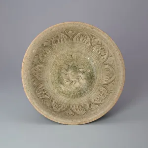 Sawankhalok Ware Stem Bowl with Incised Lotus Petal Design, 15th century