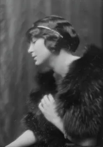 Regretful Prints: Scheftel, Walter, Mrs. portrait photograph, 1912 Nov. 21. Creator: Arnold Genthe
