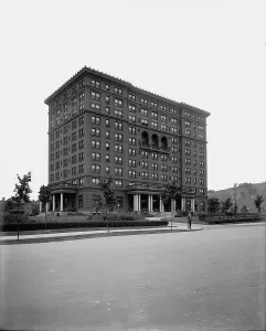 Campus Prints: Schenley Hotel, Pittsburgh, Pa. between 1900 and 1906. Creator: Unknown