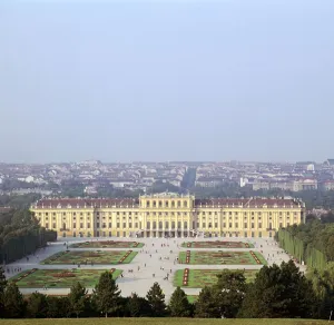 Wolfgang Amadeus Gallery: Schonbrunn Palace in Vienna, 17th century