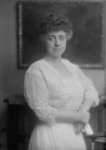 Bookcase Prints: Schwan, L.M. Mrs. portrait photograph, 1913 Apr. 7. Creator: Arnold Genthe