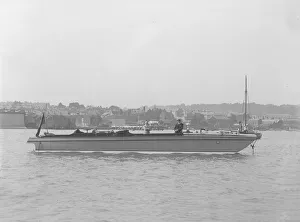 Sea sled Miss England at anchor, 1922. Creator: Kirk & Sons of Cowes Sea sled Miss England at anchor, 1922. Creator: Kirk & Sons of Cowes