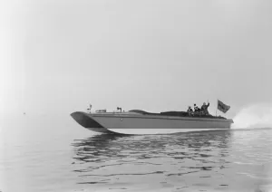 Sea sled Miss England under way, 1922. Creator: Kirk & Sons of Cowes Sea sled Miss England under way, 1922. Creator: Kirk & Sons of Cowes