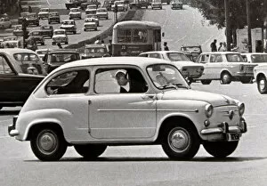 Alcala Collection: Seat 600 circulating by the Alcala street, 1972