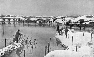 Un secteur humide; L'inondation d'un cantonnement de deuxieme ligne en Champagne, 1917. Creator: Unknown