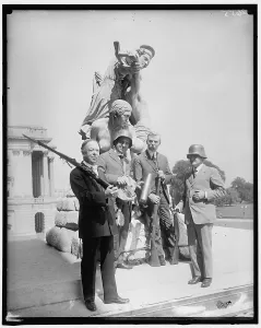 Us Capitol Prints: Senator Thompson & German war relics