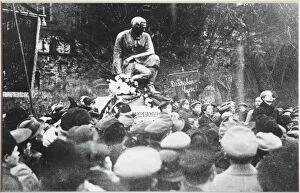 Russian Writer Gallery: Sergei Yesenin at the Koltsov Razin monument dedication, 1918. Artist: Anonymous