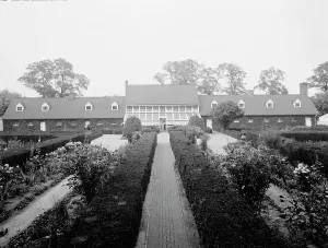 Washington President George Prints: The Servants quarters at Mt. Vernon, c.between 1910 and 1920. Creator: Unknown