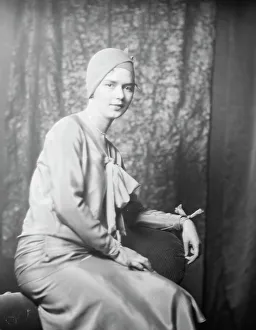 Portrait Photographs Prints: Sharpneck, Dorothy, Miss, portrait photograph, 1929 Mar. 2. Creator: Arnold Genthe