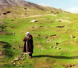 Uzbekistan Prints: Shepherd, Samarkand, between 1905 and 1915. Creator: Sergey Mikhaylovich Prokudin-Gorsky