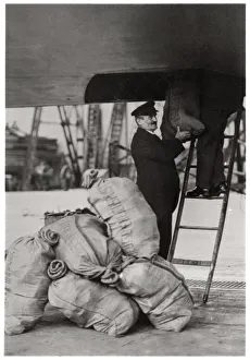 Shipping the post, Zeppelin LZ 127 Graf Zeppelin, 1933