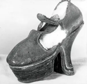 Objecttextiles Prints: Shoe, France, 18th century. Creator: Unknown