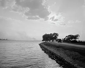 The Shore Drive, Belle Isle [Park], Detroit, Mich. between 1900 and 1920. Creator: Unknown