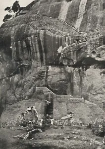 Sigiri, Aufstiegseite im Norden (Der sog. Lowensteig, der durch Treppen, Leitern und Gelander erneu