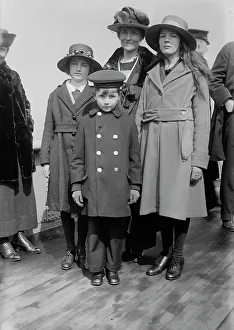William Sims Prints: Sims family, between c1915 and c1920. Creator: Bain News Service