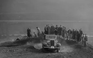 Singer saloon of Michael McEvoy competing in the Sunbac Inter-Club Team Trial, 1935