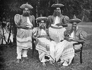 Ceylonese Collection: Singhalese men of high rank, 1902