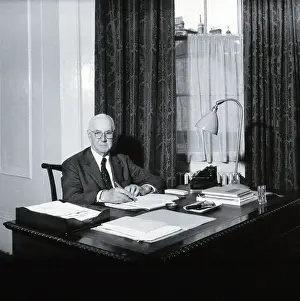 Scrutoire Prints: Sir Henry Hallett Dale. Creator: Unknown