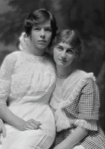 Skinner, Cornelia Otis, Miss, and friend, portrait photograph, 1913 Sept. 4. Creator: Arnold Genthe